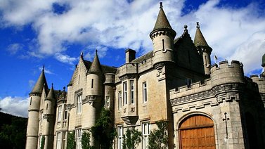 El rey Carlos III necesita personal de trabajo en Balmoral (+Ofertas)