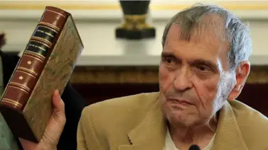 Rinden homenaje al poeta Rafael Cadenas en Baruta Rinden homenaje al poeta Rafael Cadenas en Baruta