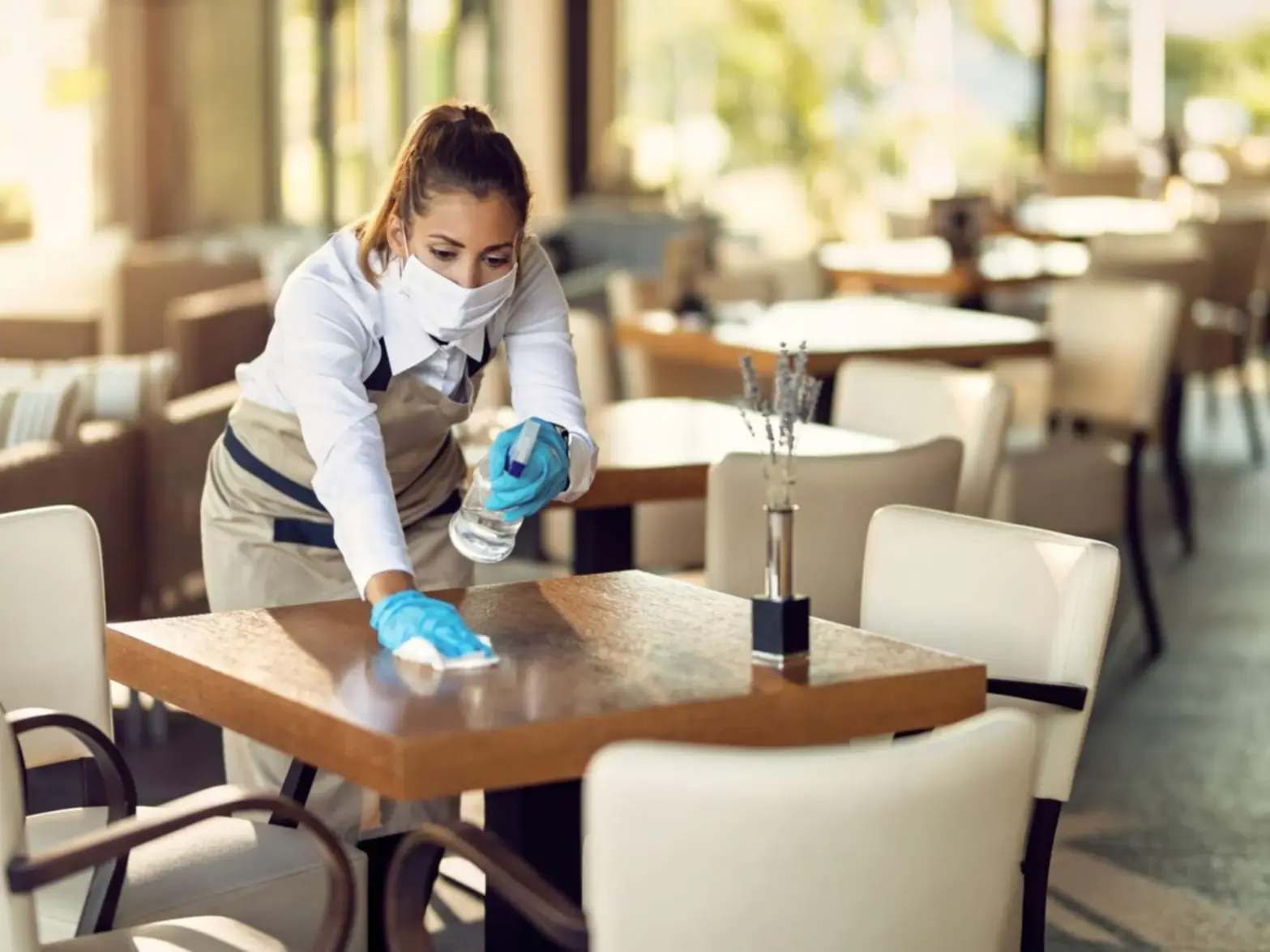 ¿Cuánto gana un mesero en Illinois? (+Montos)