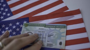 ¿Se puede obtener la Green Card con antecedentes penales? (+Detalles)