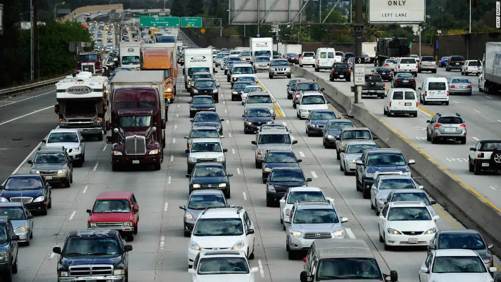 Académico español explica lo primero que le dijeron al llegar a EEUU