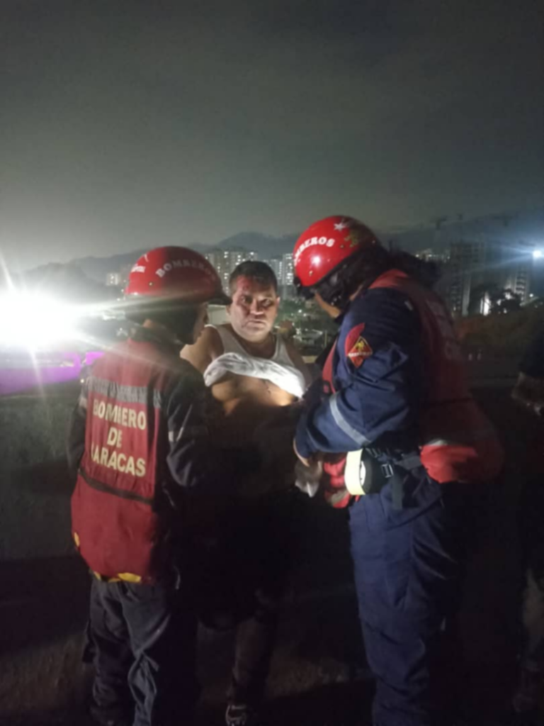 Caracas: Actualizan cifra de heridos tras unidad de transporte que cayó al vacío este #18Abr (+FOTOS) Caracas: Actualizan cifra de heridos tras unidad de transporte que cayó al vacío este #18Abr (+FOTOS)