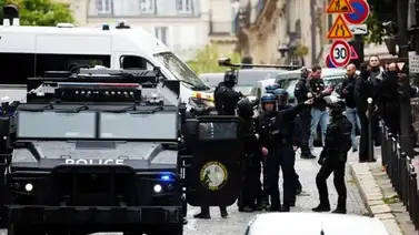 Hombre se atrinchera con presuntos explosivos en embajada iraní Hombre se atrinchera con presuntos explosivos en embajada iraní