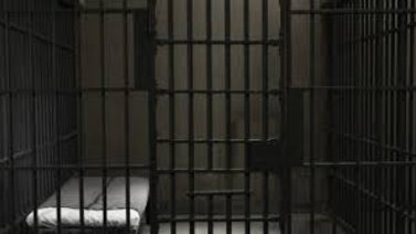 Condenan a mujer transgénero "vampiro" por abusar de una adolescente