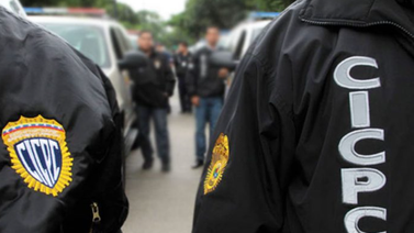 Detienen a mujer que forzó a su hija de 13 años a tomarse fotos íntimas