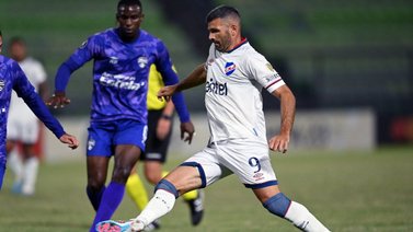 ¿Puro show? Entrenador del Futve protagoniza momento surrealista (+Video)