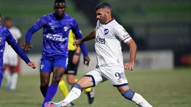 ¿Puro show? Entrenador del Futve protagoniza momento surrealista (+Video)