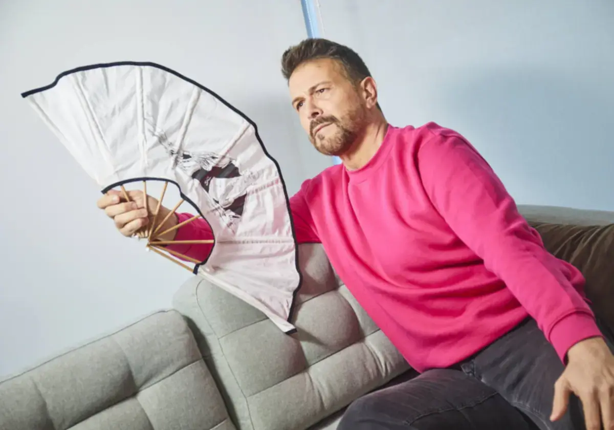 Exintegrante de “Locomía” canta en un metro para sobrevivir (+FOTOS)