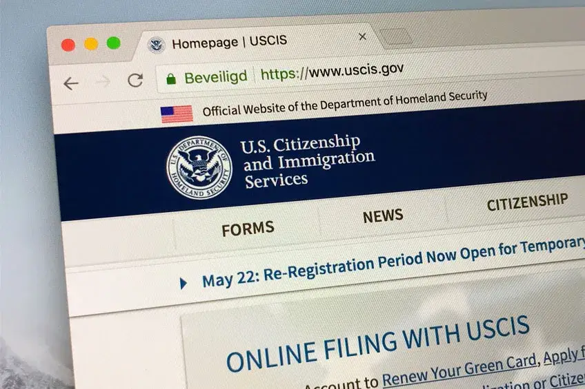 Uscis realizará mantenimiento de las herramientas en línea (+Horarios)