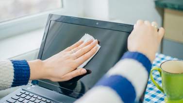 Lo que debes saber a la hora de limpiar la pantalla de tu computador