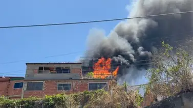 Voraz incendio consume casa en Baruta (+Fotos) Voraz incendio consume casa en Baruta (+Fotos)