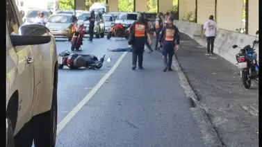 Mujer falleció tras impactar su moto contra una camioneta en la Francisco Fajardo Mujer falleció tras impactar su moto contra una camioneta en la Francisco Fajardo