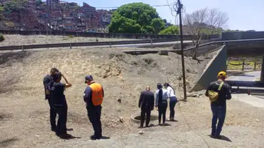 Encuentran el cuerpo de una mujer en una alcantarilla en Caracas (+Detalles) Encuentran el cuerpo de una mujer en una alcantarilla en Caracas (+Detalles)