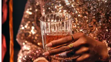 Candidata promete licor gratis si gana elecciones Candidata promete licor gratis si gana elecciones