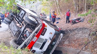 LO ÚLTIMO: Reportan volcamiento de una Encava en la ARC este #7Abr (+Detalles)