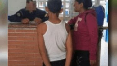 Encuentran a niño reportado como desaparecido junto a la tumba de su madre