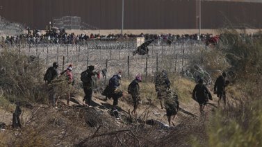 Arrestan a migrantes venezolanos vinculados a disturbios fronterizos en Texas