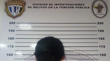 Mujer detenida por vínculos a la estafa de Solid Show