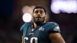 NFL: Los Eagles logran extensión de Jordan Mailata