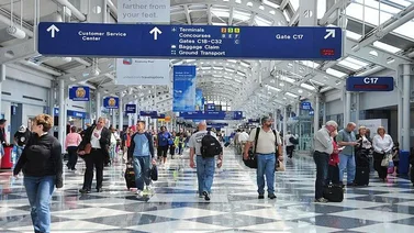 ¿Un indocumentado puede viajar en avión por EEUU?