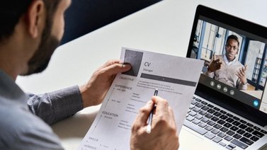 Ofrecen empleo remoto para hispanohablantes en Arizona por $25 la hora