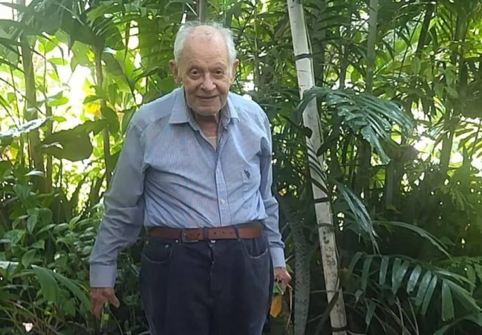 Falleció el biólogo y autor de libros de bachillerato, Gerardo Yépez Tamayo Falleció el biólogo y autor de libros de bachillerato, Gerardo Yépez Tamayo