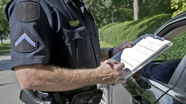 Razones por las que te pueden quitar tu licencia de conducir en EEUU