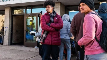 ¿Cuáles refugios de migrantes serán desalojados en Illinois?