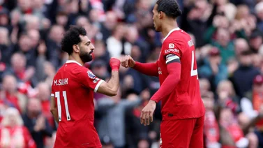 El Liverpool remonta y se aferra al liderato en Inglaterra