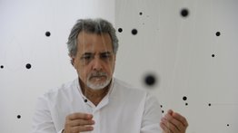 El artista venezolano Carlos Medina trae Proyecciones a Caracas