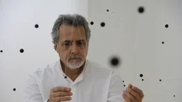 El artista venezolano Carlos Medina trae Proyecciones a Caracas