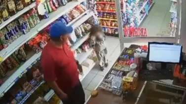 Arrestan a hombre por golpear a niño de tres años (+Video)