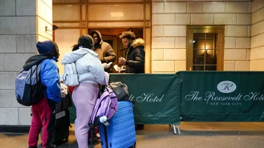 Lo qué se sabe de los toques de queda en refugios de inmigrantes en Nueva York (+Horario)