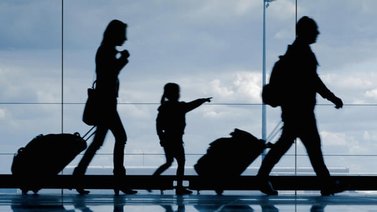 Activan operativo para solicitar permiso de viaje a menores: sepa dónde