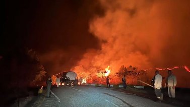 ¡Sigue ardiendo el Henri Pittier! Cierran paso hacia Ocumare de la Costa (+Imágenes)