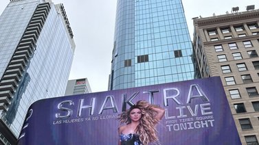 ¡De locura! Shakira realizó concierto sorpresa en el Times Square este #26Mar (+Videos)