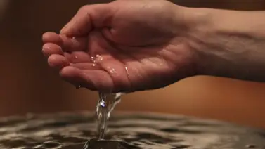 Descubre cómo puedes bendecir el agua sin ir a la iglesia Descubre cómo puedes bendecir el agua sin ir a la iglesia