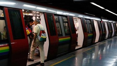 Usuarios reportan retraso en línea del sistema Metro de Caracas