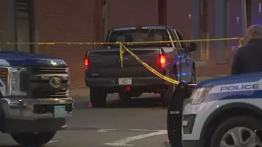 Niña murió tras ser arrollada por un camión en Boston Niña murió tras ser arrollada por un camión en Boston