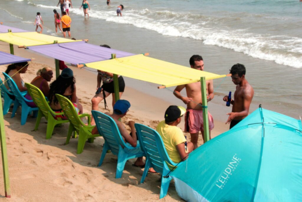 Semana Santa 2024 | Playas de La Guaira fijan precios de sillas y toldos