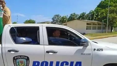 Taxista golpeó salvajemente a su novia menor de edad tras revisar su celular Taxista golpeó salvajemente a su novia menor de edad tras revisar su celular