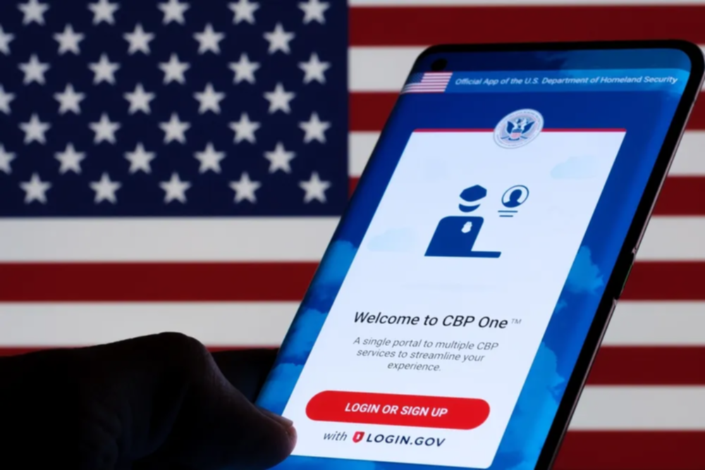Congresistas de EEUU piden mejorar la app CBP One para solicitar asilo Congresistas de EEUU piden mejorar la app CBP One para solicitar asilo