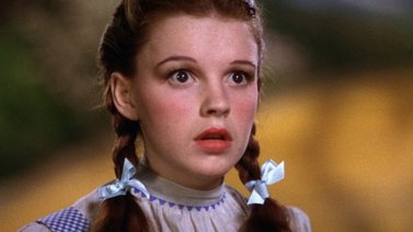 Subastarán zapatos rojos que usó Judy Garland en ‘El mago de Oz’