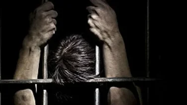 Por irse de vacaciones dejó ocho días sola a su bebe y murió