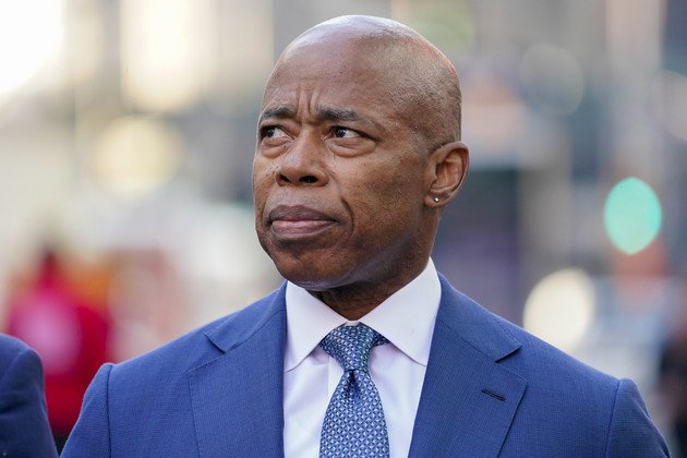 Nueva York busca reducir el "derecho a refugio" de inmigrantes Nueva York busca reducir el "derecho a refugio" de inmigrantes