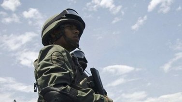 Capturan a falso funcionario militar con prendas alusivas a la FANB