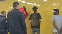 Desalojan a buhoneros del Metro de Caracas