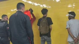 Desalojan a buhoneros del Metro de Caracas