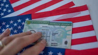 ¿Qué deberes tienen inmigrantes con residencia permanente en EEUU?
