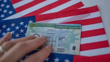 ¿Qué deberes tienen inmigrantes con residencia permanente en EEUU?